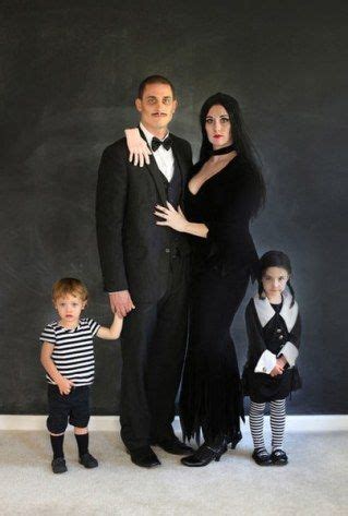 Família Addams Adams Family Halloween, Adams Family Costume, Disney Family Costumes, Family ...