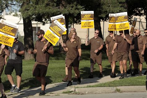 UPS Strike Looms: Will My Amazon Packages Be Delayed? - Bloomberg