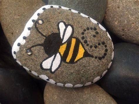 Cute Rock Painting Ideas For Your Home Decor 01 in 2020 | Painted rocks ...