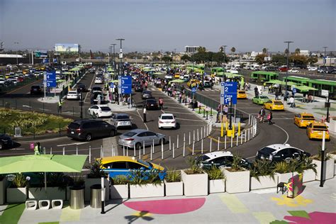 Passengers facing up to 60-minute wait time in new 'LAX-it' airport lot