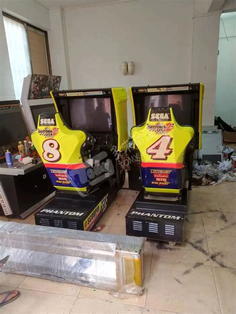 Daytona USA 2 racing car Twin Battle video racing arcade games – Tomy Arcade