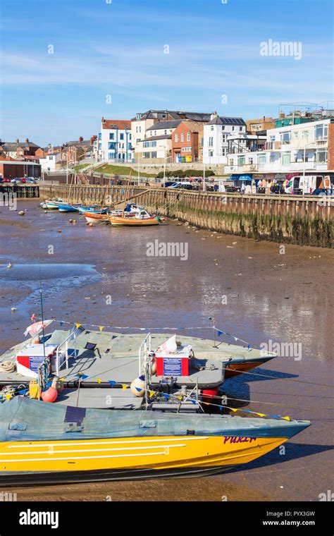 Coastal boats harbour wall seafront bridlington yorkshire coast east hi ...