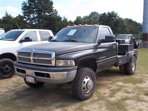 2001 DODGE RAM 3500 FLATBED TRUCK, VIN/SN:3B6MC36591M561197 - V8 GAS ENG, A/T, 8' FLATBED BODY ...