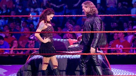 WWE: Come nacque l’iconica scena hot tra Edge e Lita in un letto al ...