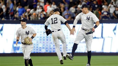 Yankees Sweep Mets in Possible World Series Preview - The New York Times