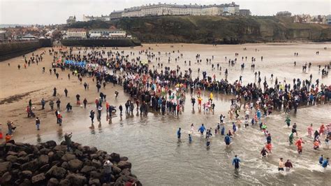 Boxing Day swimmers take the plunge in Whitby - BBC News