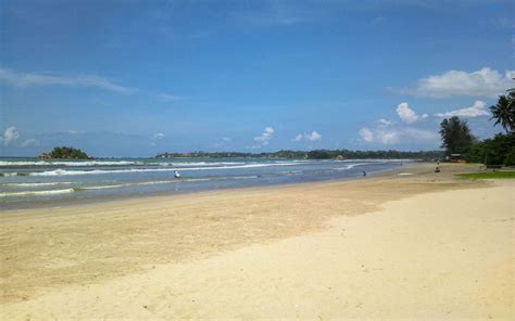 Weligama Beach / South / Sri Lanka // World Beach Guide