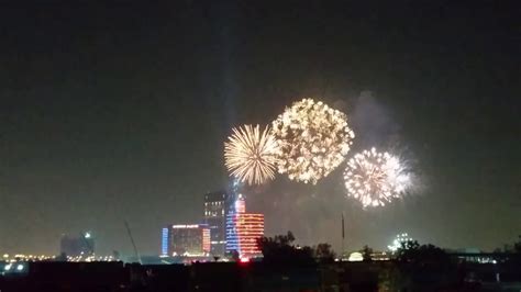 Dubai Festival City 2017 New Years Eve Fireworks Display - YouTube