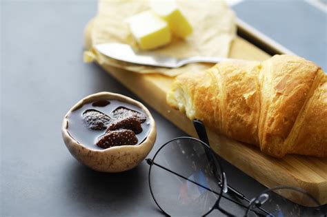 Premium Photo | Fresh pastries on the table. french flavored croissant for breakfast.