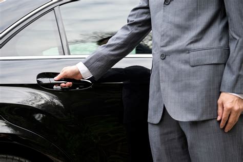 Advantage of Airport Chauffeur Service in Dubai | Limo In UAE