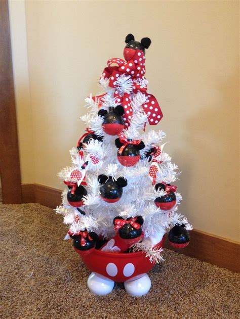 Mickey n minnie tree | Disney christmas tree, Mickey mouse christmas ...