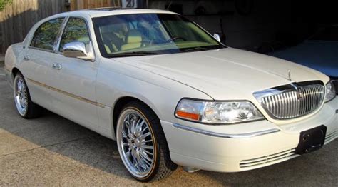 2006 Lincoln Town Car - Information and photos - MOMENTcar