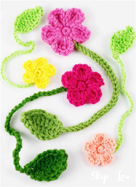 Crochet Flower Bookmark Pattern | Skip To My Lou | Crochet bookmark pattern, Easy crochet ...