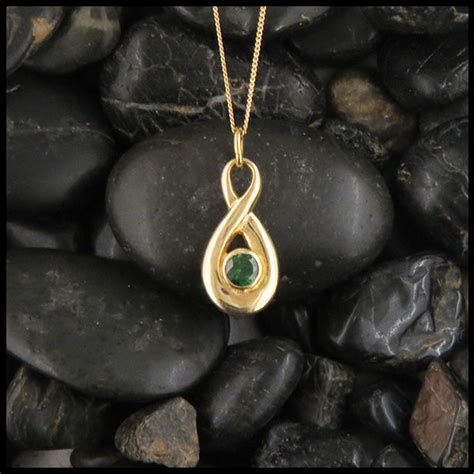 Tsavorite Celtic Pendant in 14K Gold | Walker Metalsmiths