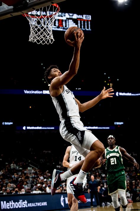 PHOTOS: Spurs vs. Bucks 10/23 Photo Gallery | NBA.com