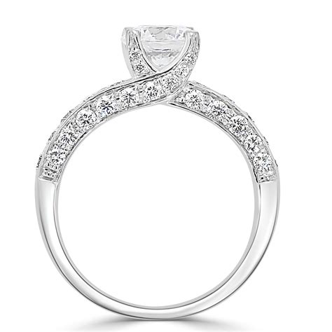 Stunning and Gorgeous Diamond Engagement Ring