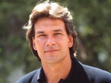 SHE'S LIKE THE WIND (EN ESPAÑOL) - Patrick Swayze - LETRAS.COM