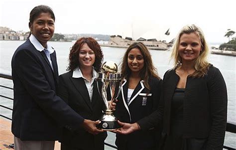 Jhulan Goswami, Karen Rolton, Isa Guha and Suzie Bates pose with the World Cup | ESPNcricinfo.com