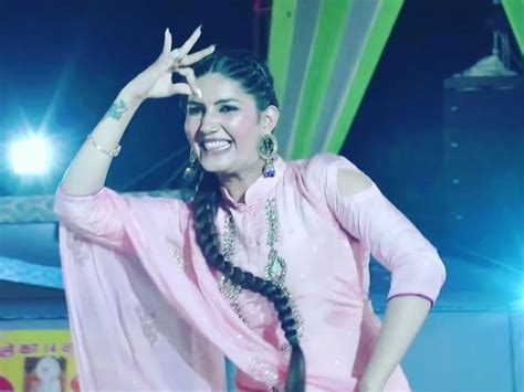 Sapna Chaudhary set the stage on fire with dance moves on the song ...