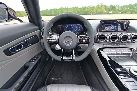 2020-mercedes-amg-gtr-roadster-steering-wheel : Automotive Addicts