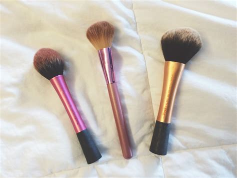 five sixteenths blog: Beauty Review // My Essential Travel Brushes
