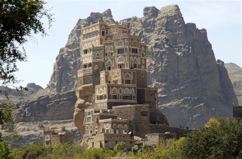 Dar Al Hajar, Yemen. A Yemeni château, Dar Al Hajar (AKA: the rock palace) was built over the ...