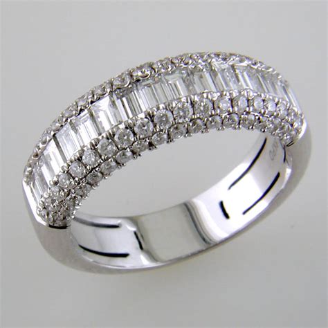 Round & Baguette Diamond Prong Set 18K White Gold Wedding Band Ring – NAGI