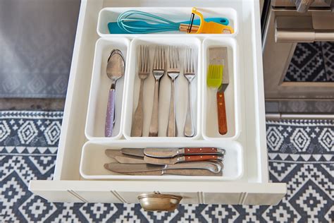 20 Ideas To Spruce Up Your Kitchen Cabinet With Pull Out Shelves – kitch-science