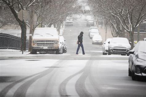 Snow in Delaware, weekend forecast and winter weather driving tips