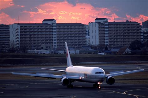 日本航空 Boeing 767-300 不明 伊丹空港 航空フォト | by piratさん 撮影2002年12月28日
