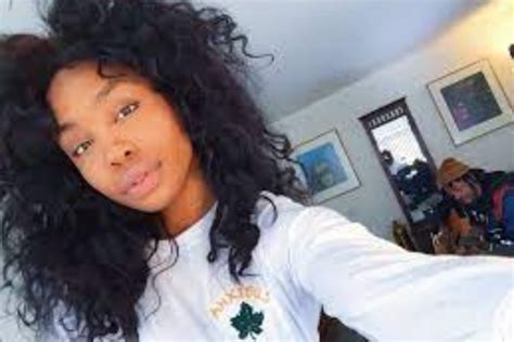 8 SZA No Makeup Pictures Where She Looks Beautiful In Her Natural Skin