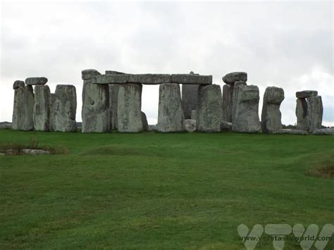 Avebury Stone Circle vs Stonehenge - Very Tasty World