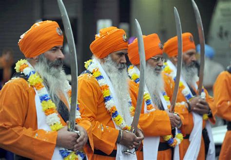 20,000 mark birth of Sikh religion in Black Country parade | Express & Star