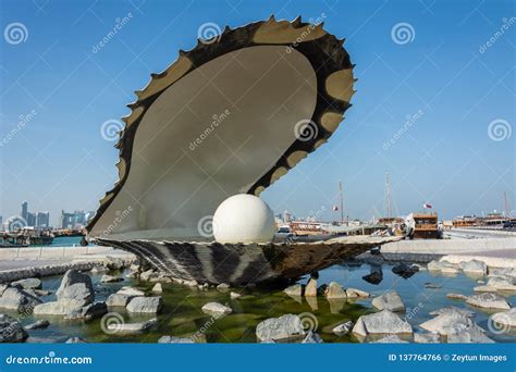 The Pearl Monument in Doha, Qatar Editorial Photo - Image of islamic ...