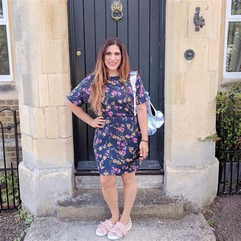 Style Spotlight: Floral Dresses & Flat Shoes (!) Honest Mum