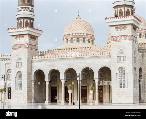 Al Saleh Mosque, Sana'a, Yemen Stock Photo - Alamy