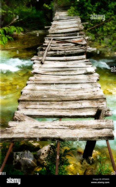 Rickety Wood Bridge Stock Photos & Rickety Wood Bridge Stock Images - Alamy