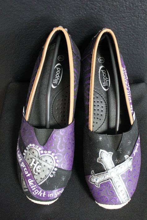 Hand painted shoes with fabric paint for any Aggie fan. | aggie shoes | Pinterest | Hand painted ...