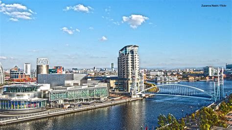 The Ultimate Guide to Moving to Manchester - RemovalReviews