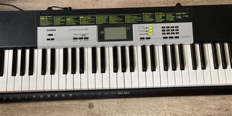 Casio Light Up Keyboard LK-135, Hobbies & Toys, Music & Media, Musical ...