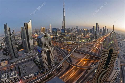 Dubai Skyline – Stock Editorial Photo © naufalmq #48918563