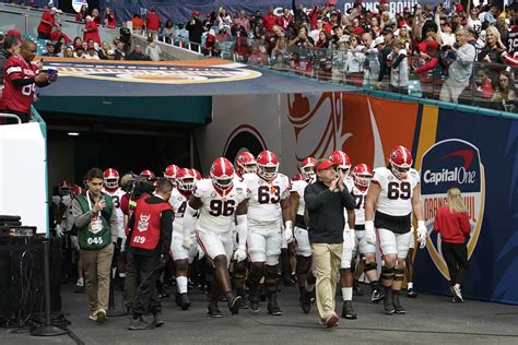 Scenes from 2023 Orange Bowl in pictures