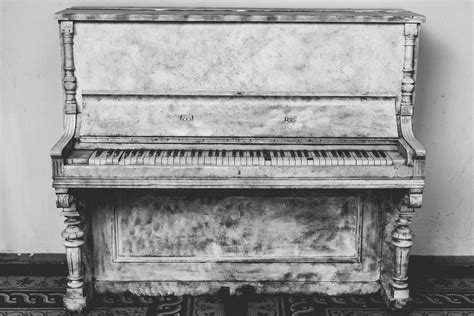 White Piano Keyboard · Free Stock Photo