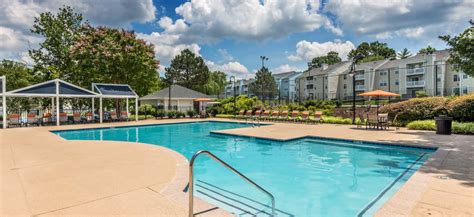 Colonial Village at Chase Gayton | Richmond, VA Luxury Apartments | MAA