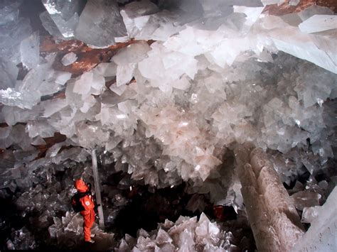 Cave of Crystals "Giant Crystal Cave" - Geology Page