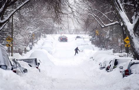 Environment Canada issues snowfall warnings as storm hits Ontario, Quebec