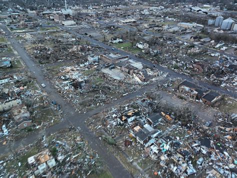 Kentucky tornadoes: At least 4 touched down, up to 100 people likely killed