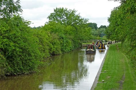 Canal at Atherstone Locks in... © Roger D Kidd :: Geograph Britain and Ireland