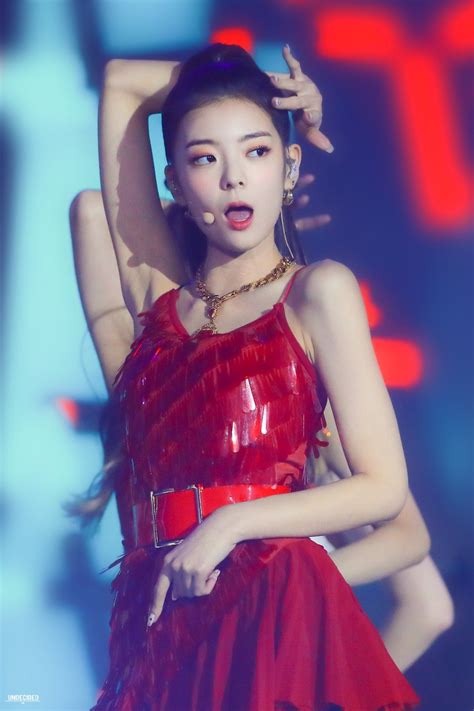 UNDECIDED🍯 on Twitter: "191227 가요대축제 #리아 #Lia #ITZY #있지… " Kpop Girl Groups, Korean Girl Groups ...