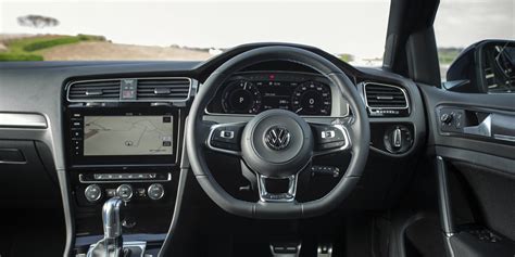 Volkswagen Golf GTE (2013-2020) Interior & Infotainment | carwow